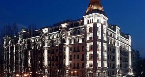 В Киеве активисты осаждают помещение отеля Премьер Палас