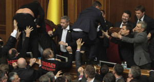 За русский язык – в морду!. Украинские наци говорят, что пришли в парламент «на Гражданскую войну»