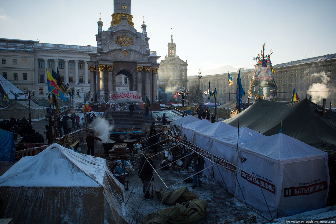 Майдан часть 1. Майдан 2014 площадь независимости. Площадь независимости Киев 2014. Киев Майдан 2014. Евромайдан на Украине в 2014.
