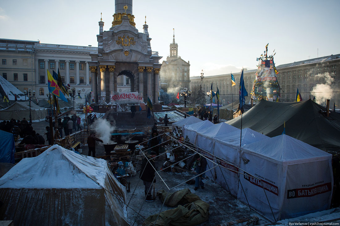 Майдан. Киев Майдан 2014. Площадь независимости Киев 2014. Панорамный снимок Майдана.